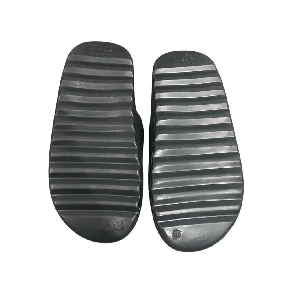 Thick Slides in Black, Size 11-12​